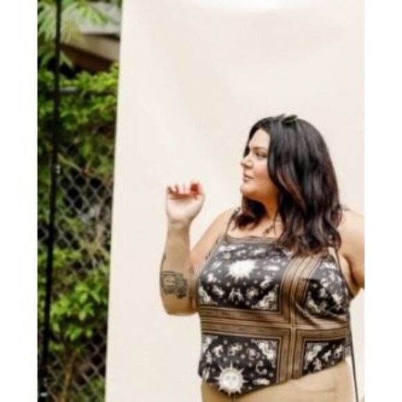 Danielle Bernstein Cami‎ Tank Top 16W 1X Black White Gold Astrology Tie-Back NEW - Picture 9 of 9